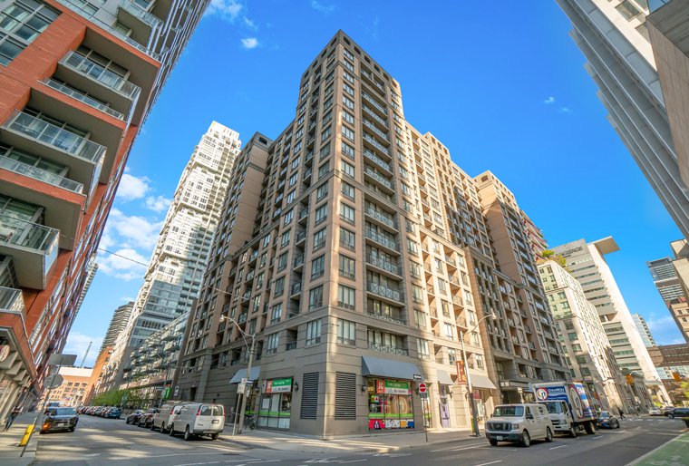 140 Simcoe St Unit 317